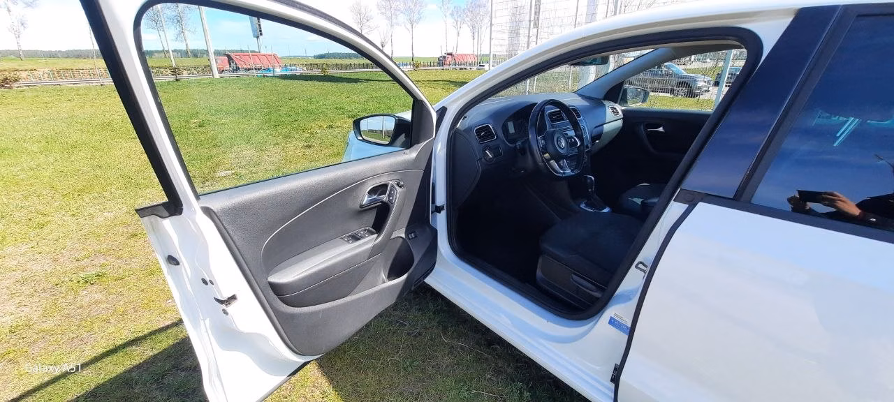 Volkswagen Polo Sedan фото 6