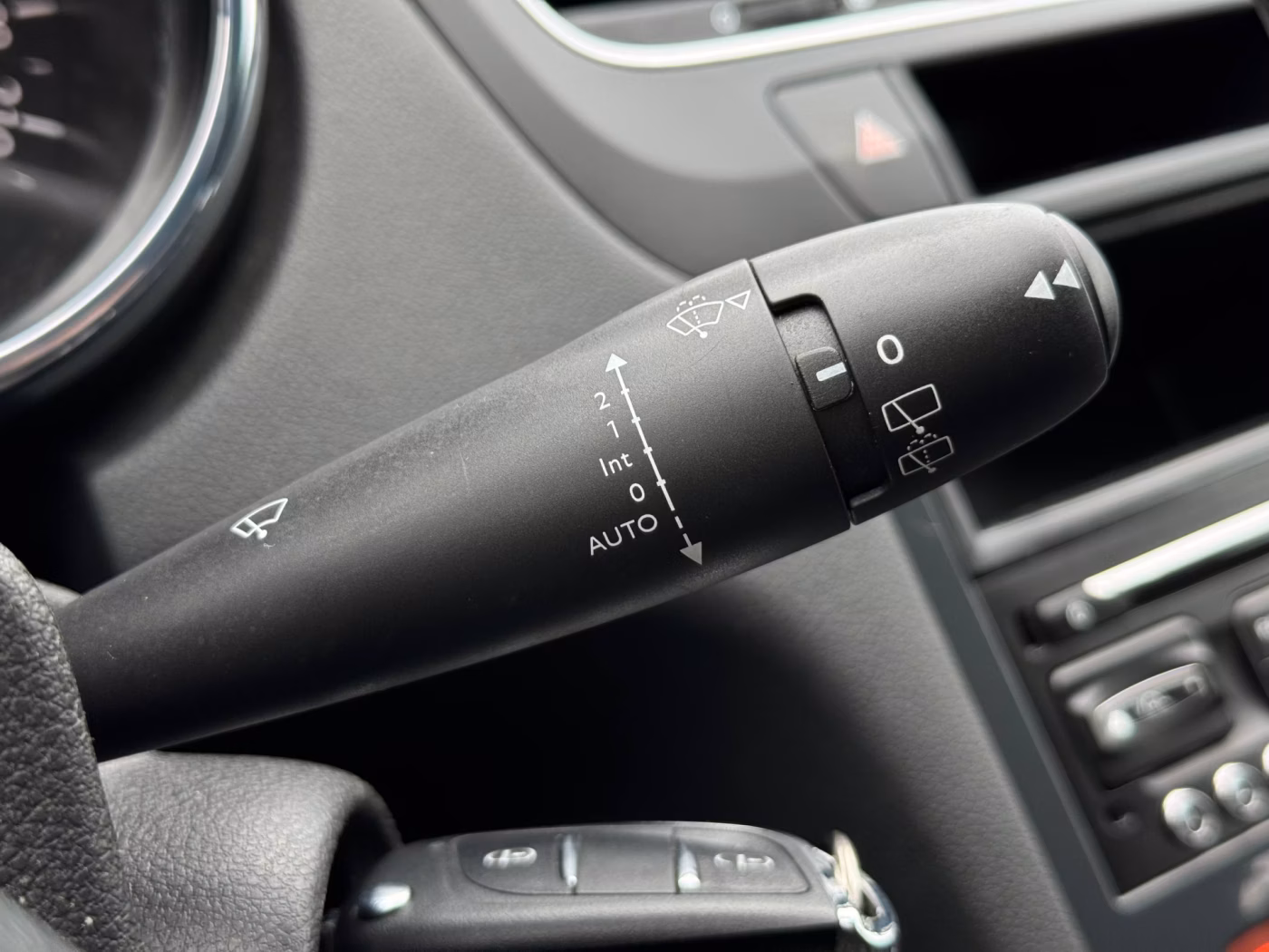 Peugeot 5008 фото 16