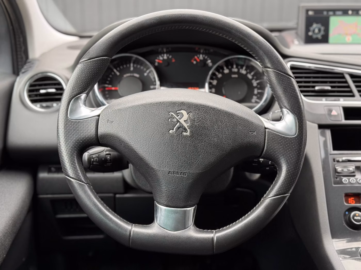 Peugeot 5008 фото 13