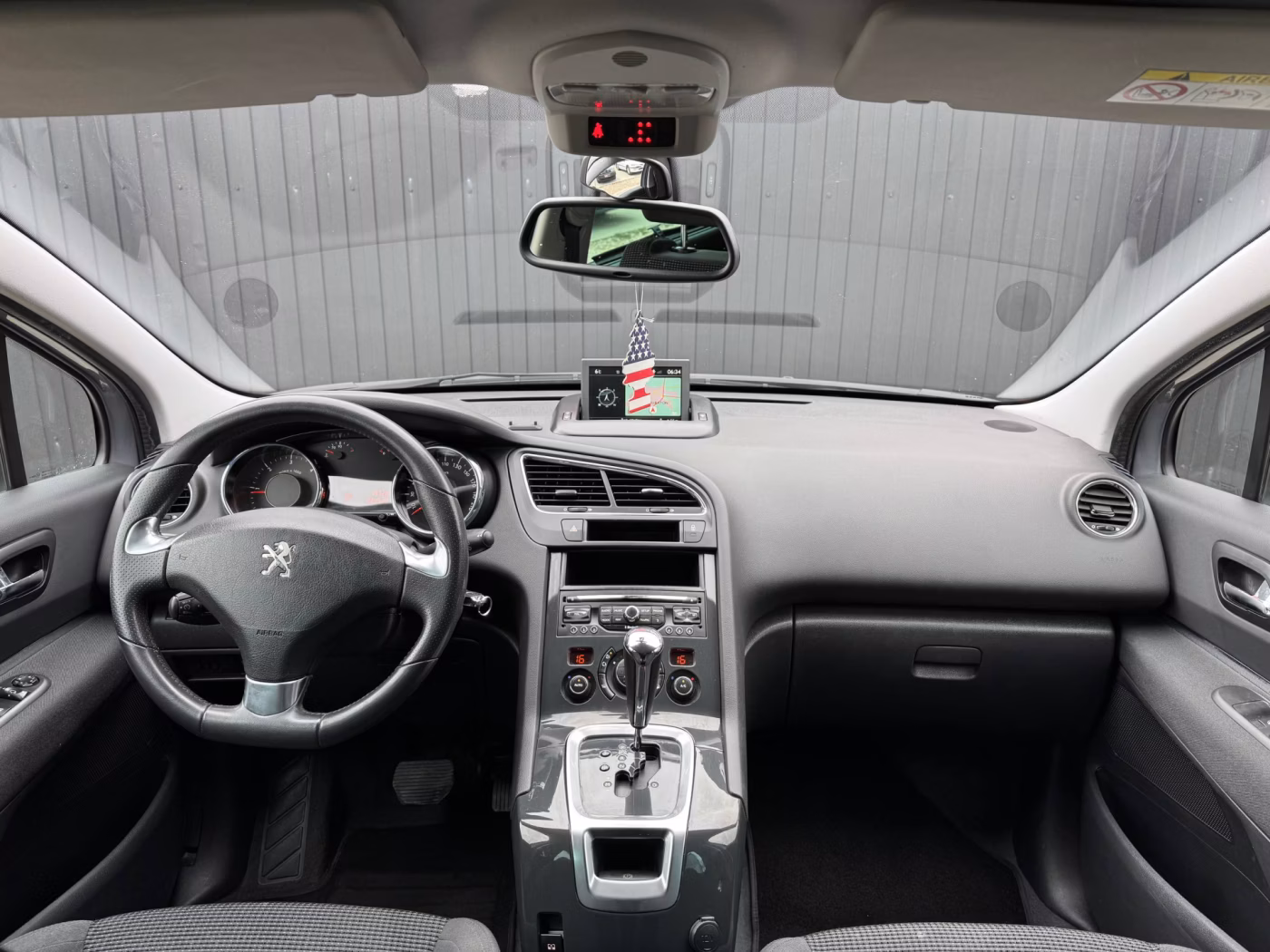 Peugeot 5008 фото 12