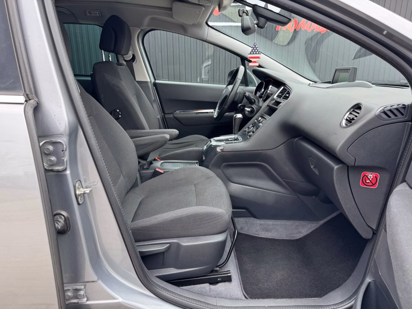 Peugeot 5008 фото 11