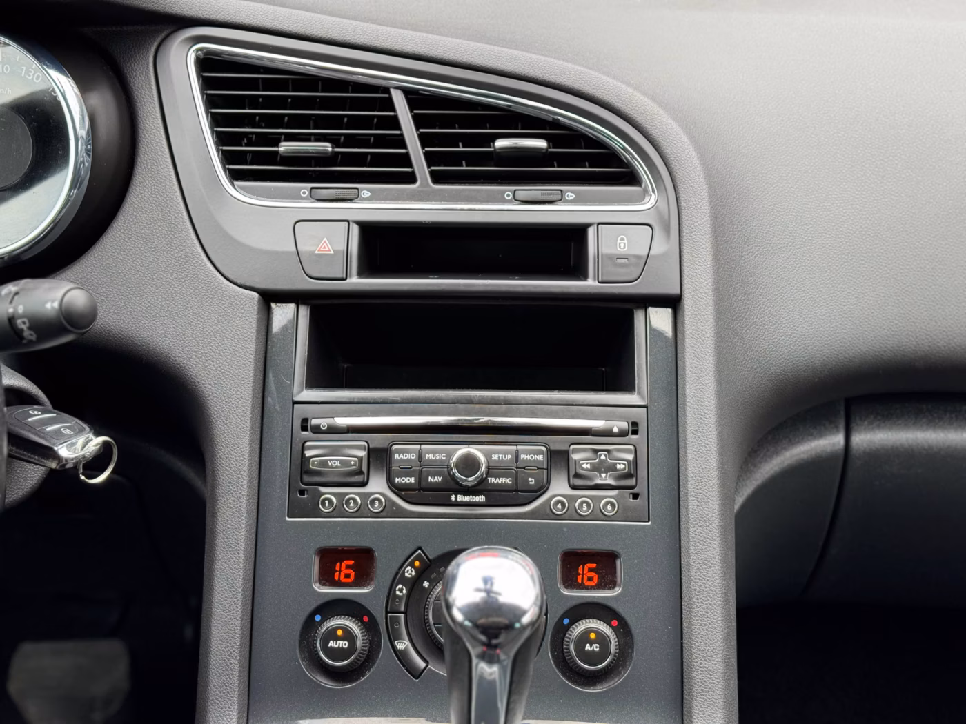 Peugeot 5008 фото 19