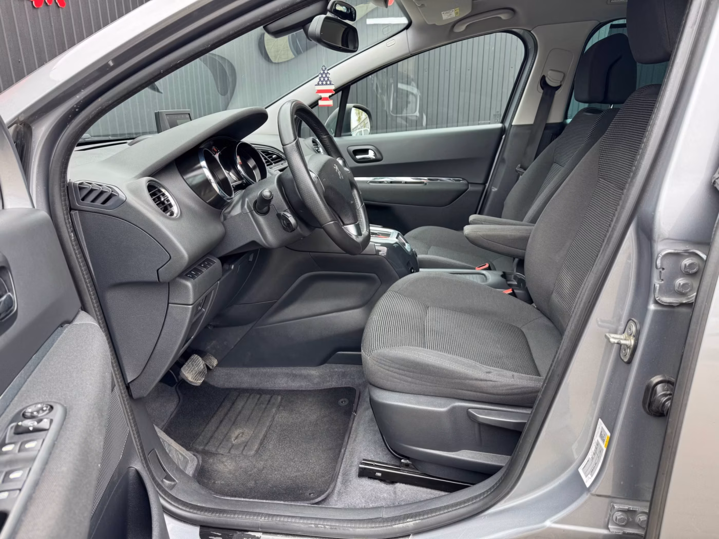 Peugeot 5008 фото 8