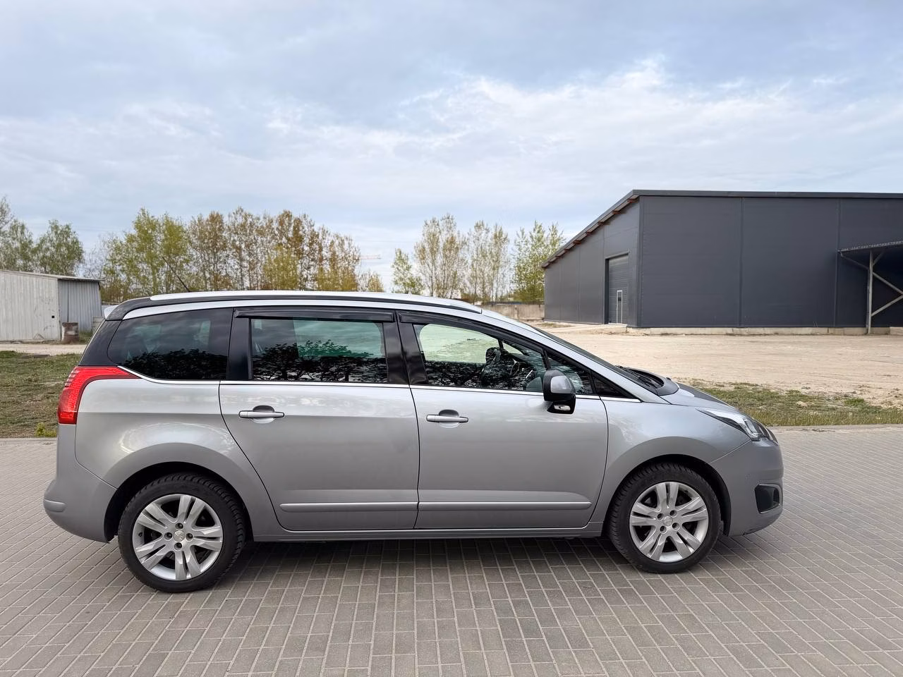Peugeot 5008 фото 5