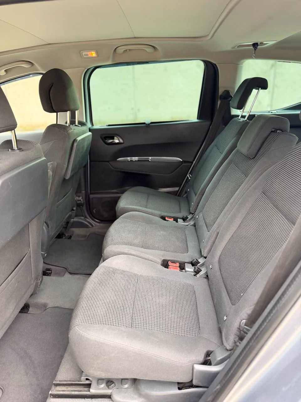 Peugeot 5008 фото 12