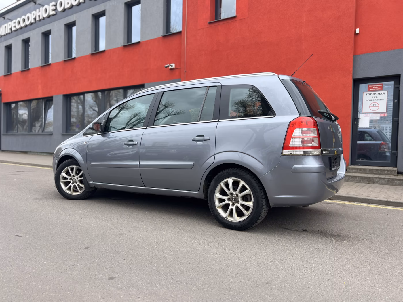 Opel Zafira фото 4