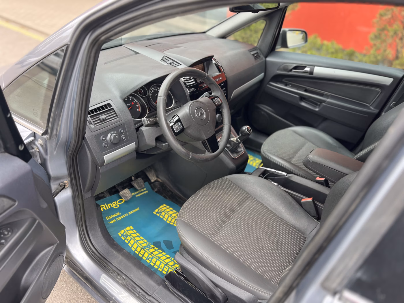 Opel Zafira фото 10