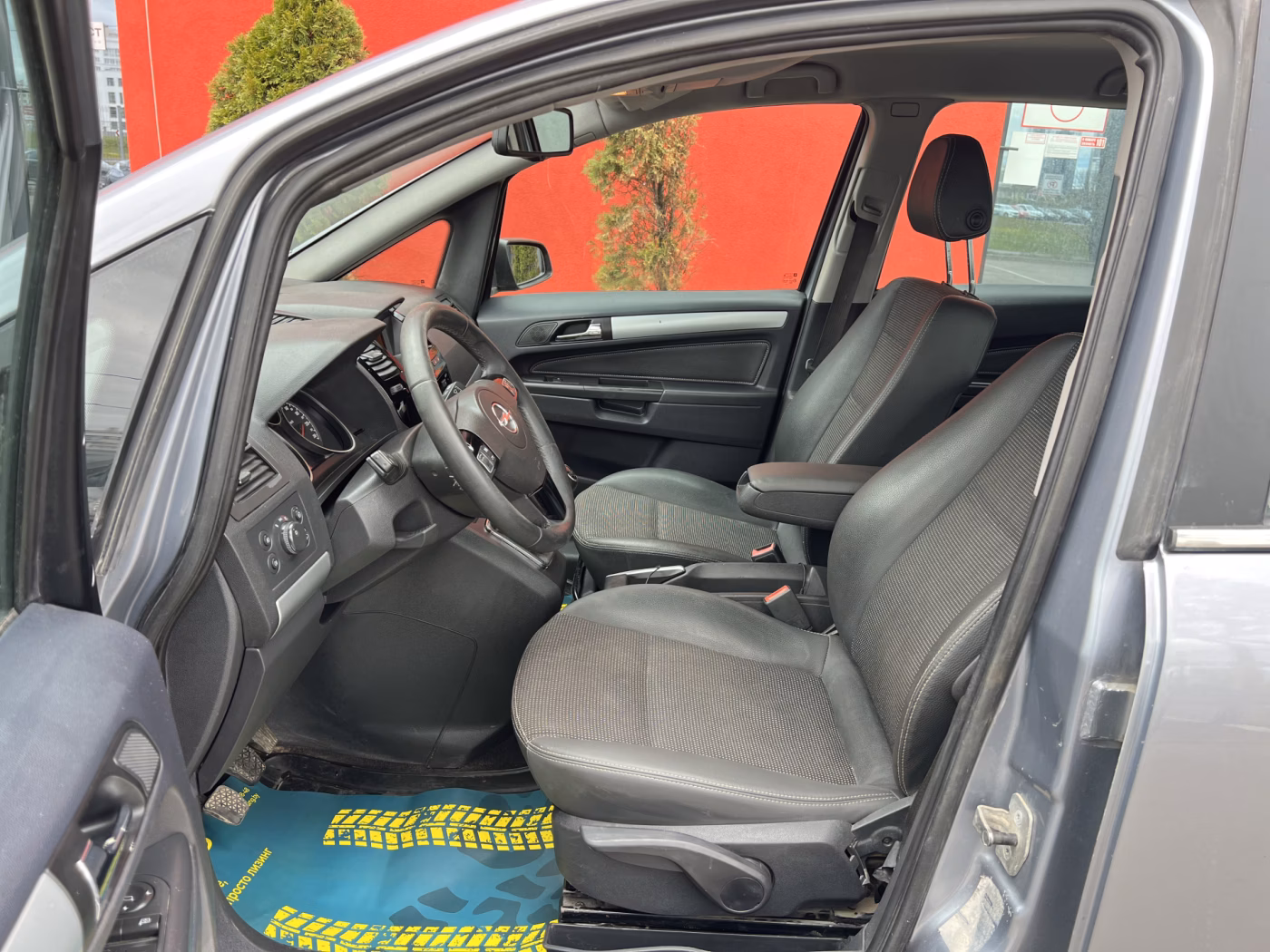 Opel Zafira фото 16