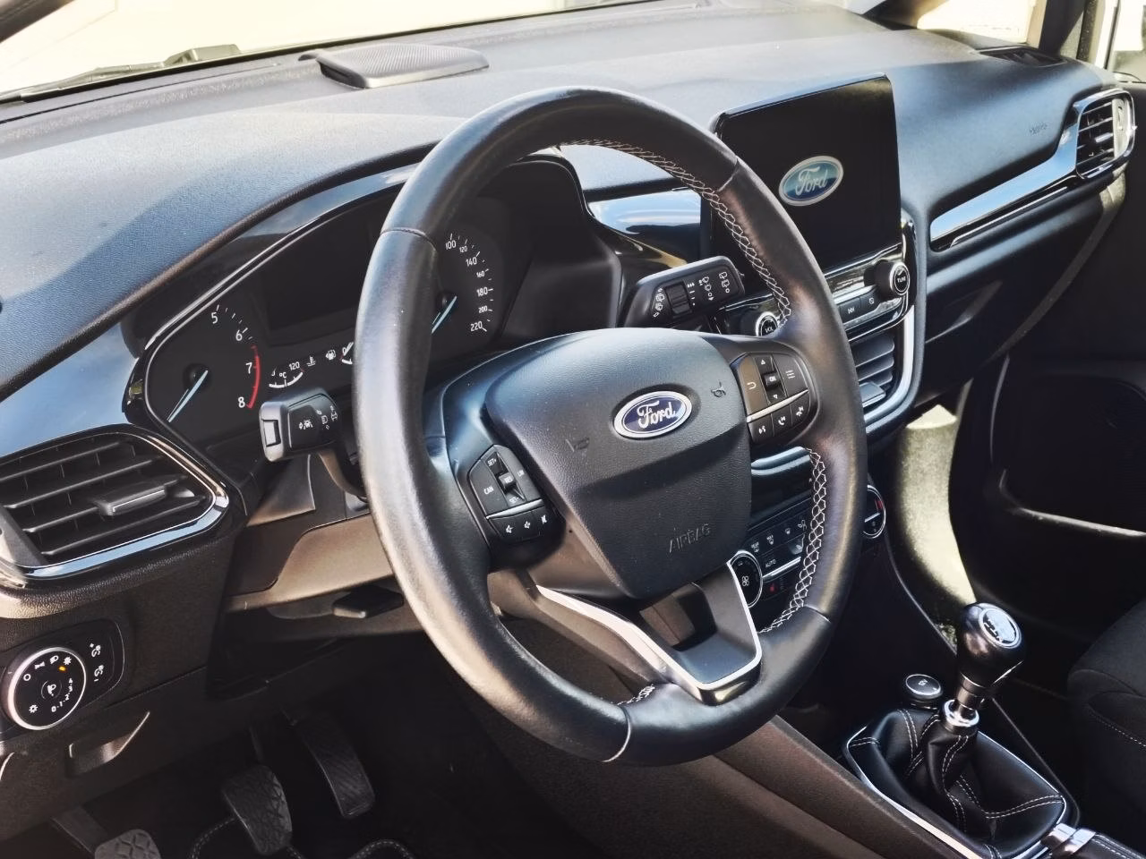 Ford Fiesta фото 6