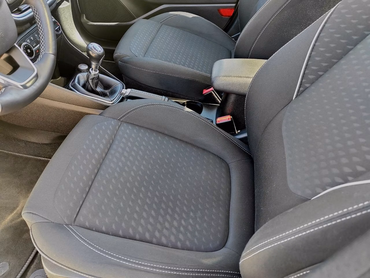 Ford Fiesta фото 8
