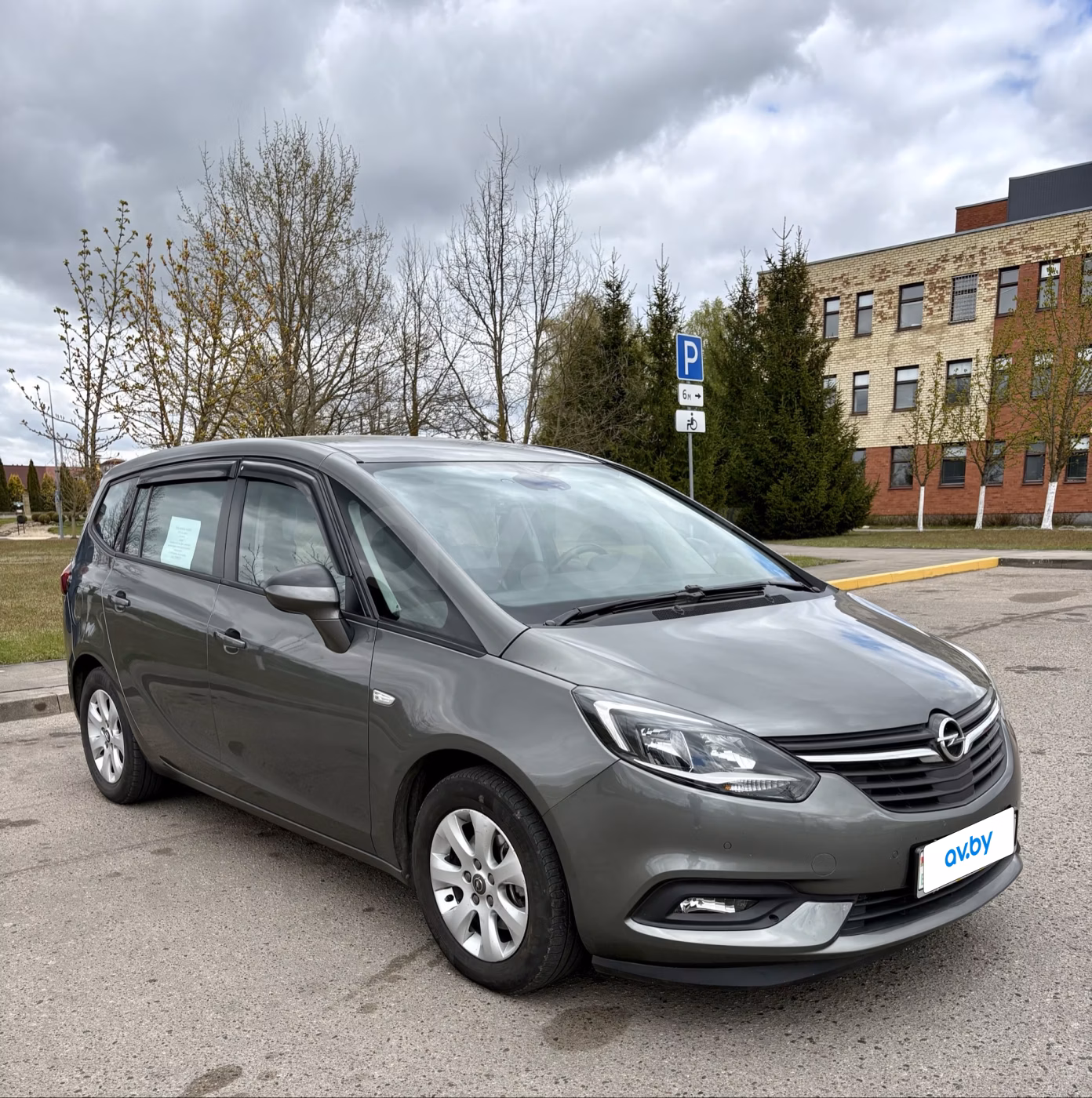 Opel Zafira фото 2