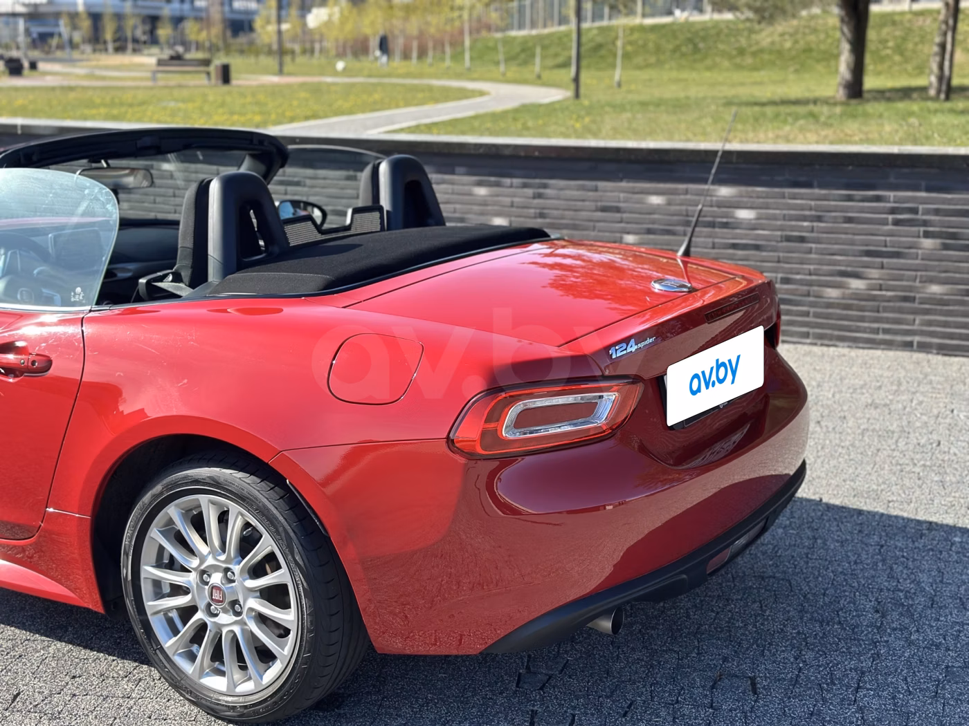 Fiat 124 Spider фото 9