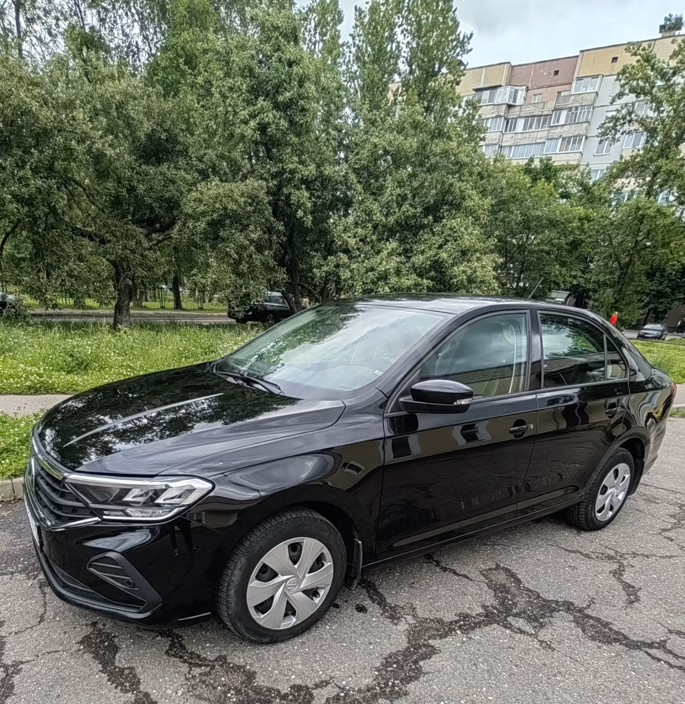 Volkswagen Polo Sedan фото 2