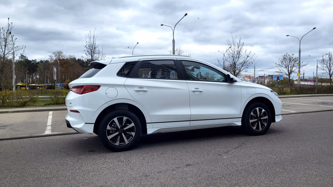 BYD e2 фото 11