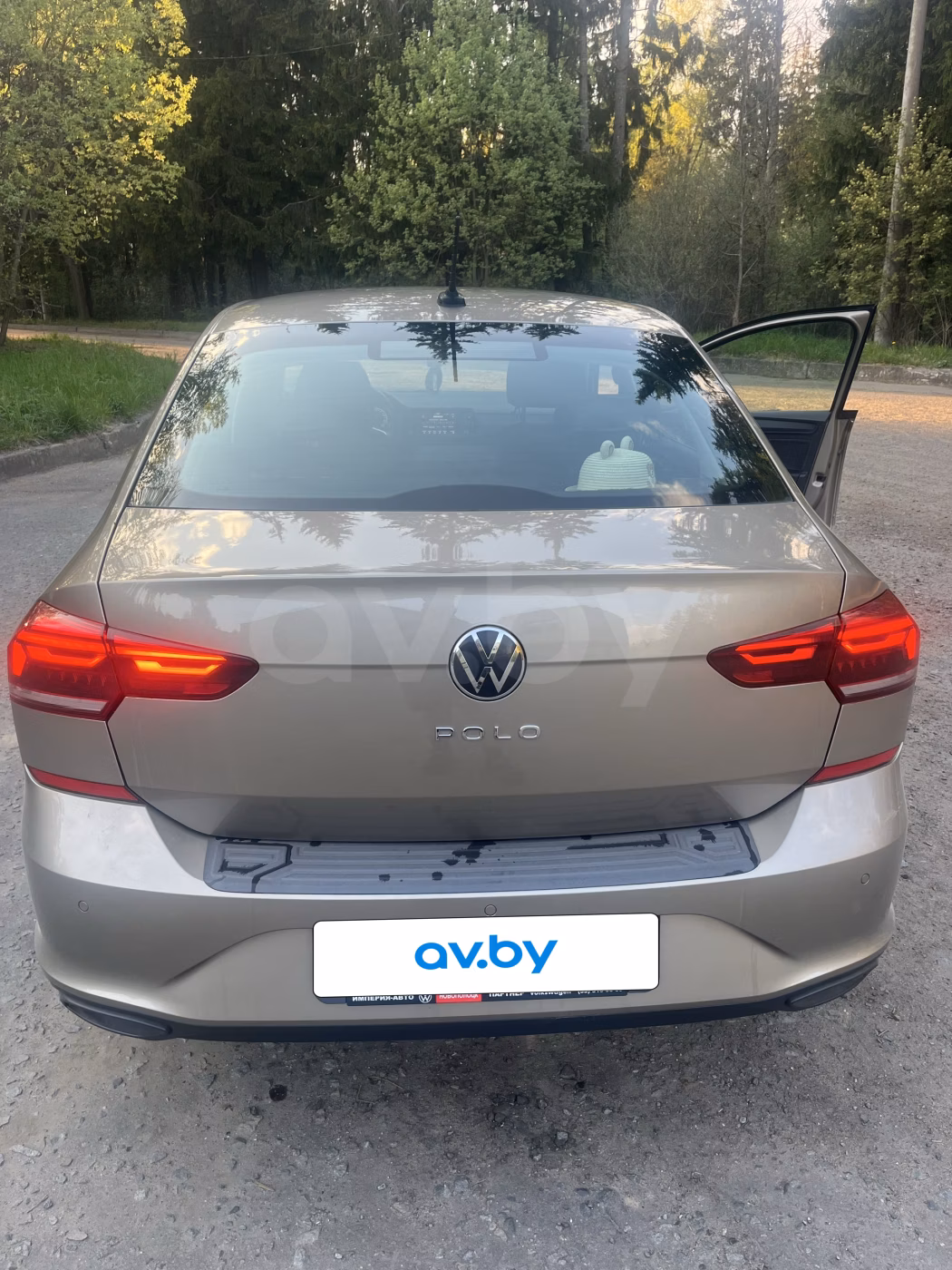 Volkswagen Polo Sedan фото 2