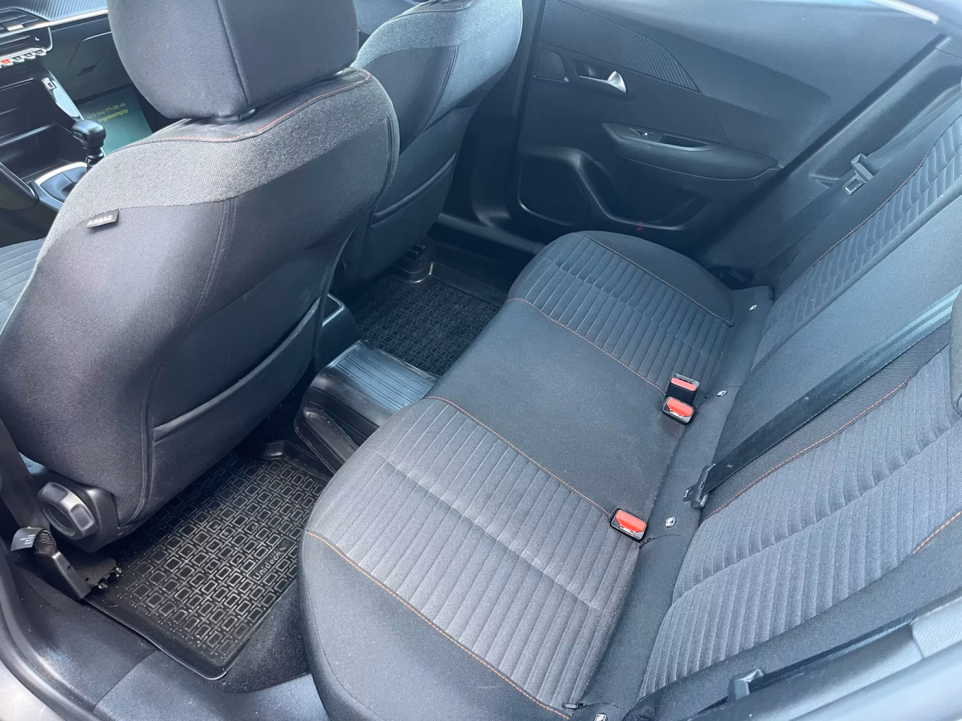 Peugeot 2008 фото 10