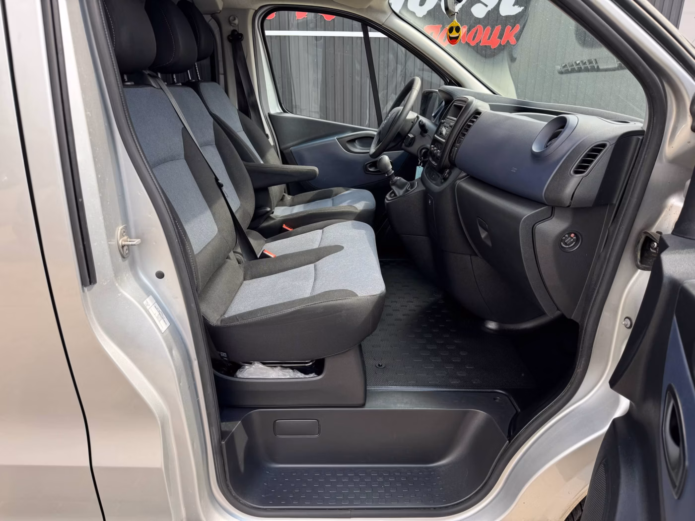 Opel Vivaro фото 11