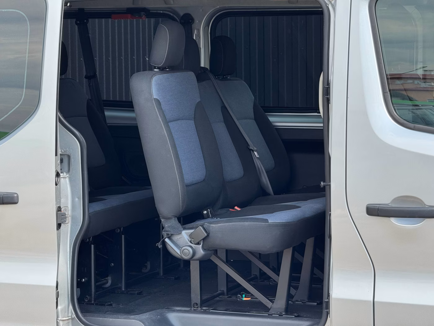 Opel Vivaro фото 10