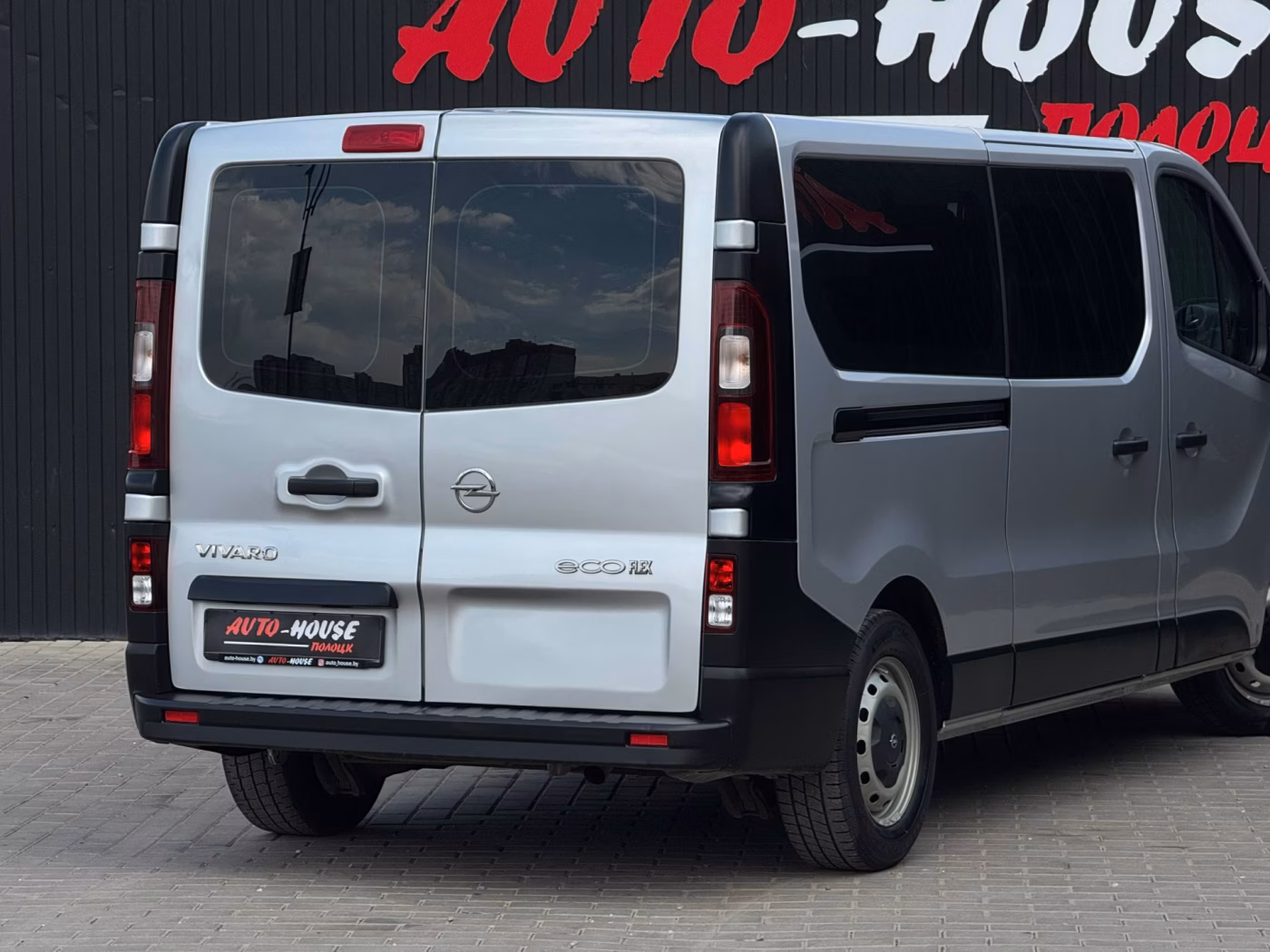Opel Vivaro фото 23