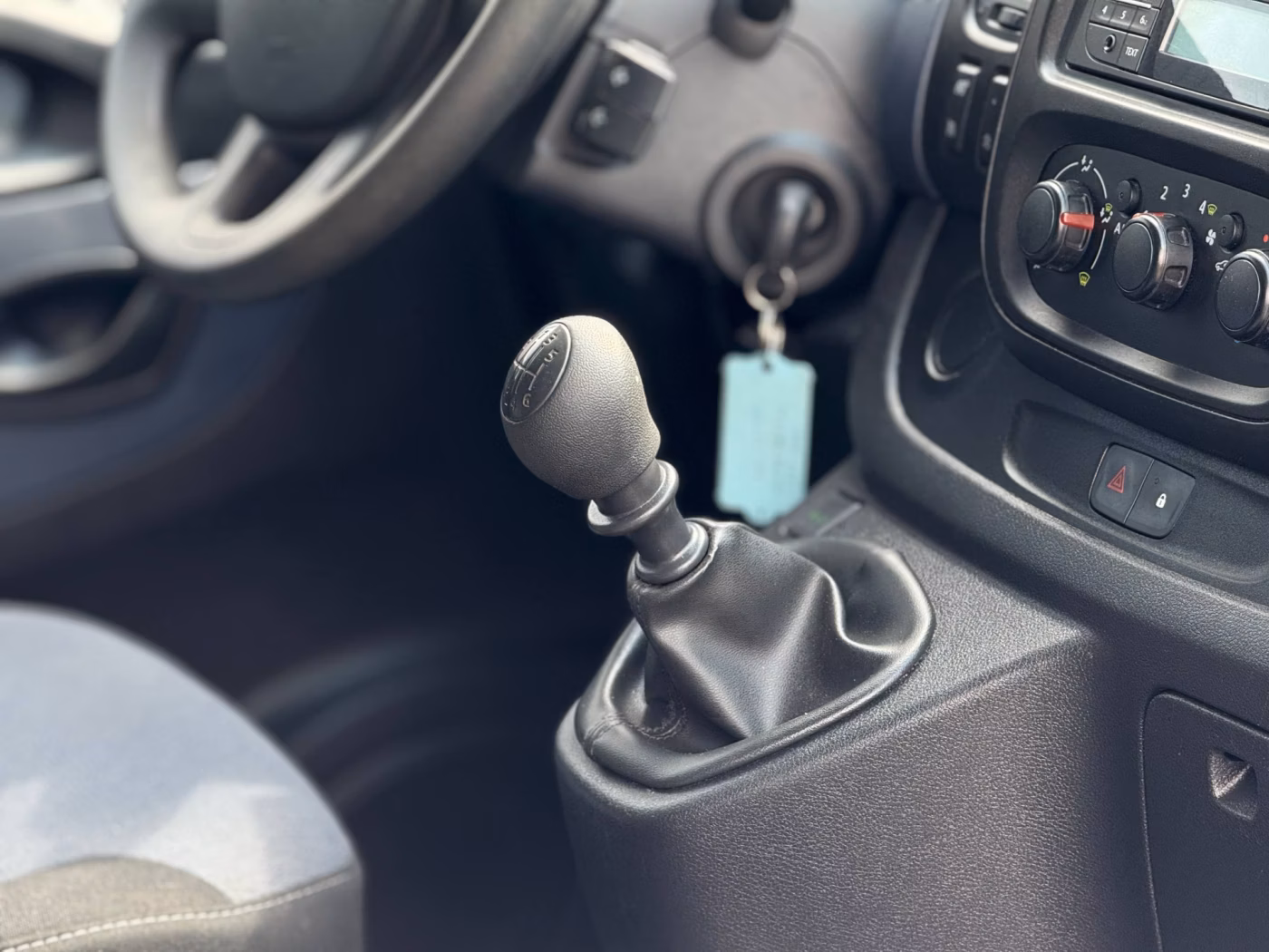 Opel Vivaro фото 18