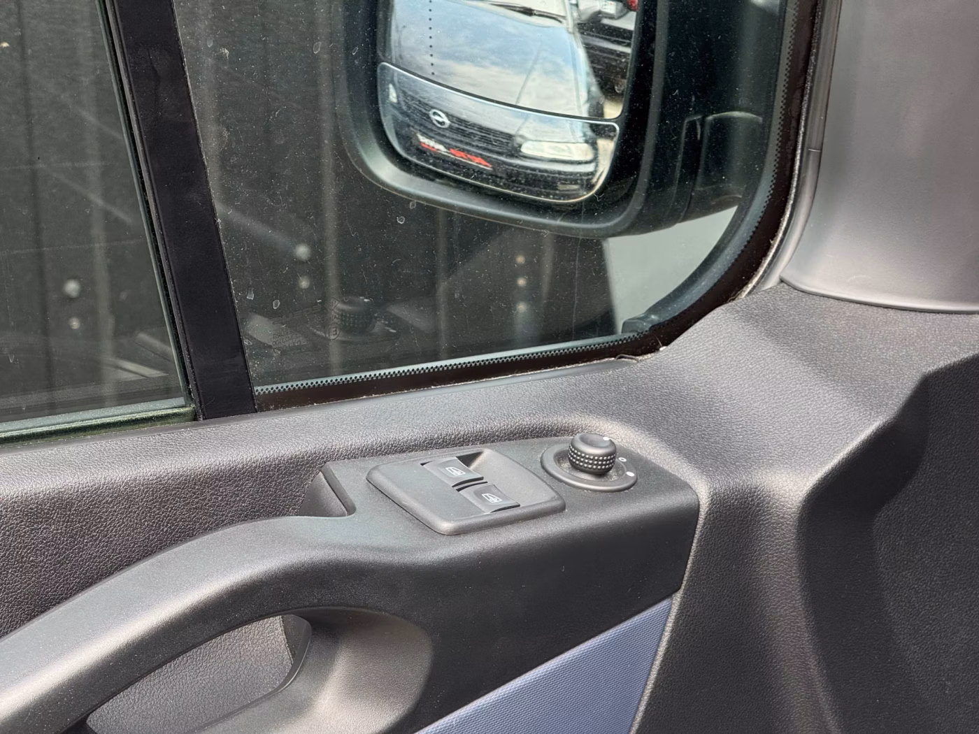 Opel Vivaro фото 20
