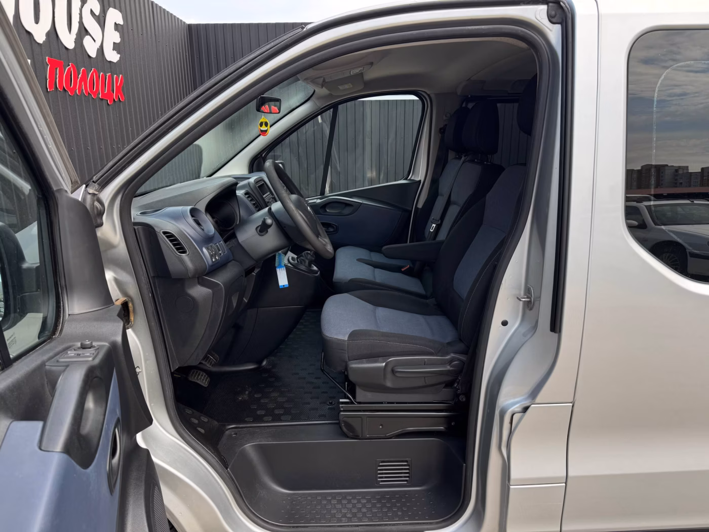 Opel Vivaro фото 8