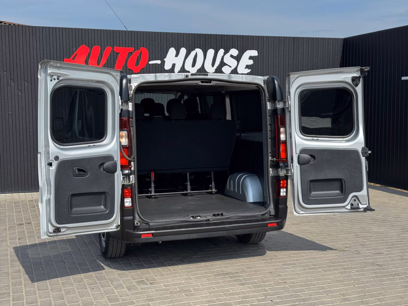 Opel Vivaro фото 24
