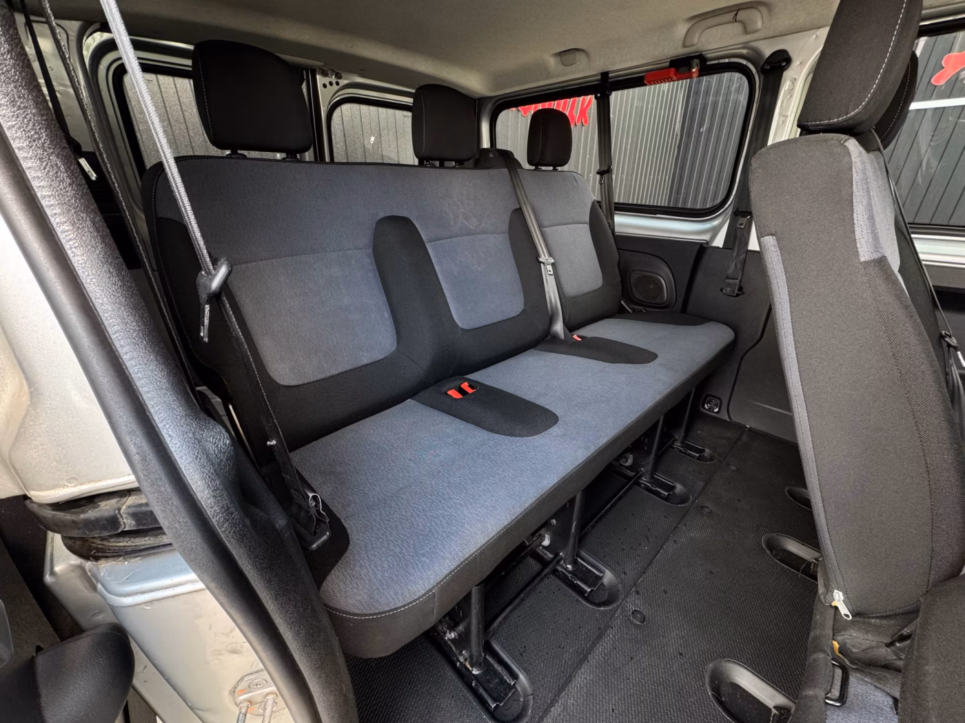 Opel Vivaro фото 9