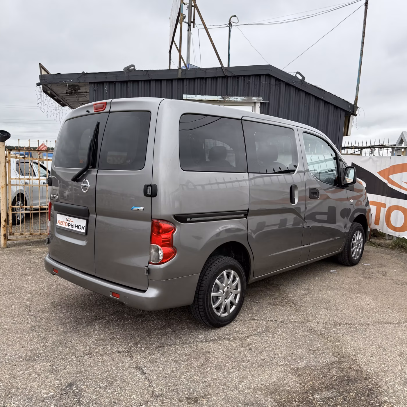 Nissan NV200 фото 4