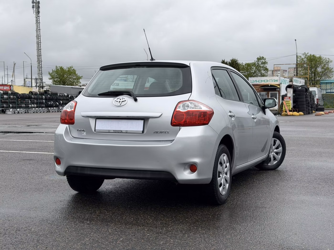 Toyota Auris фото 2