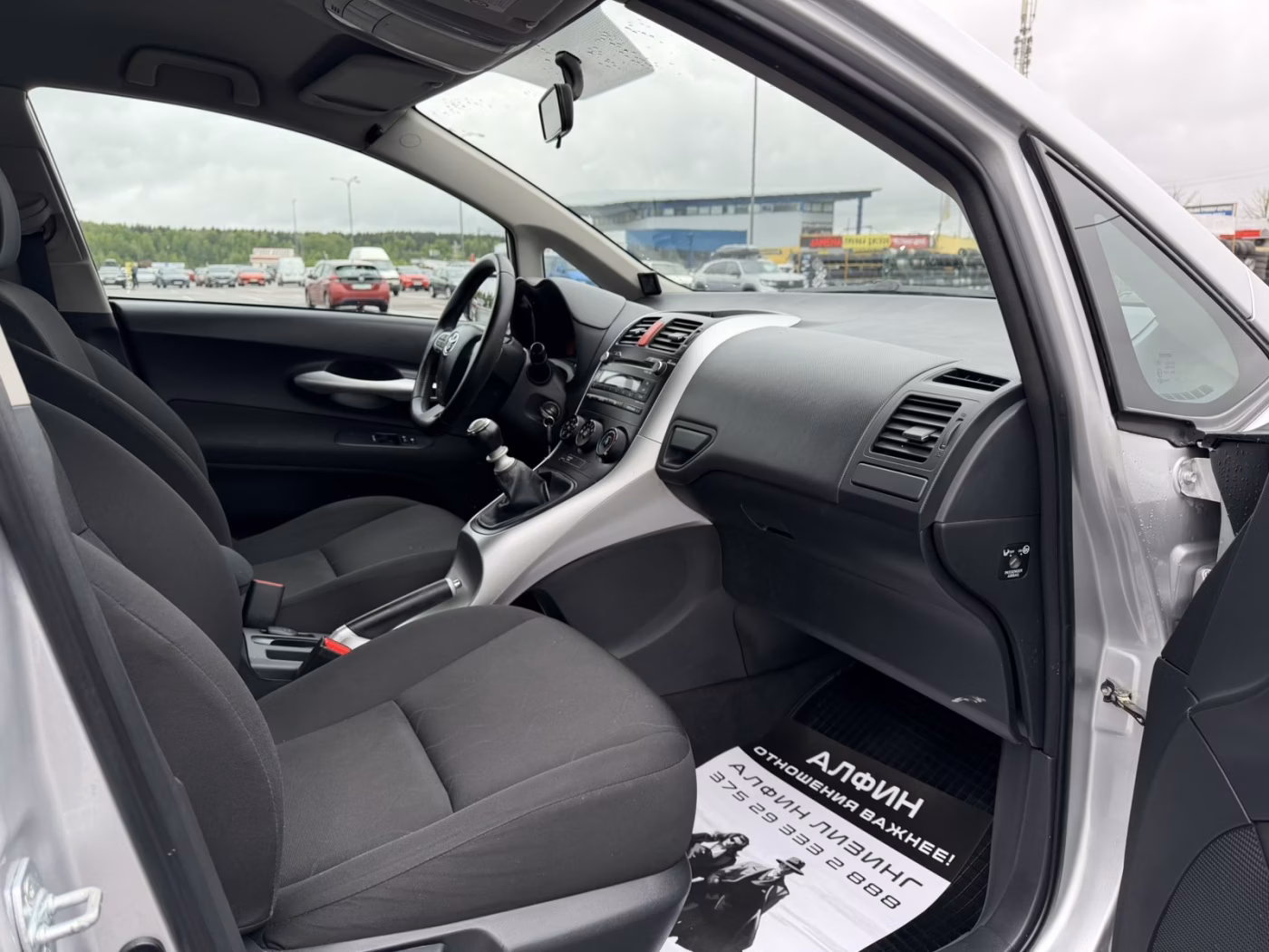 Toyota Auris фото 8