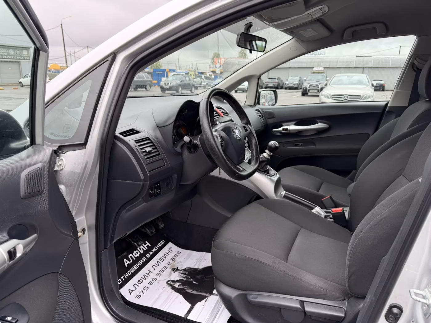 Toyota Auris фото 5