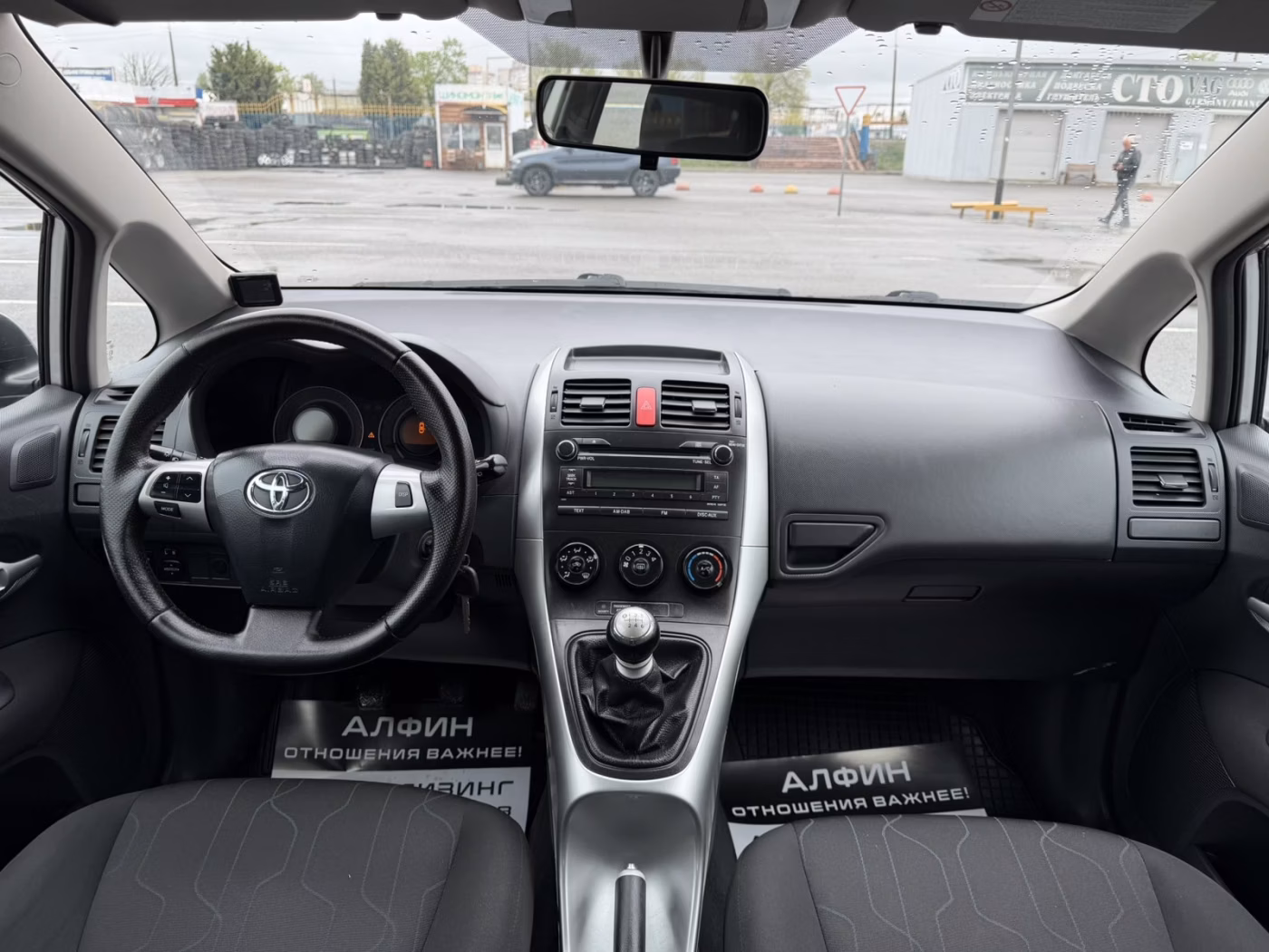 Toyota Auris фото 9