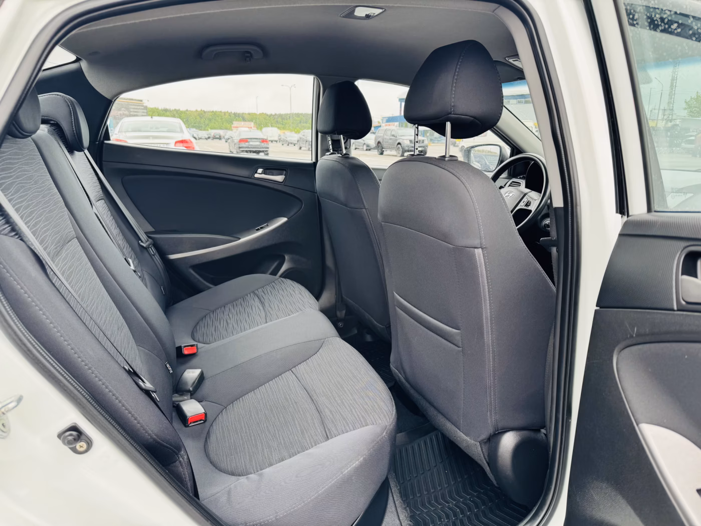 Hyundai Solaris фото 7