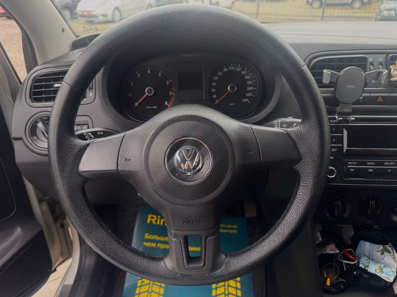 Volkswagen Polo Sedan фото 10