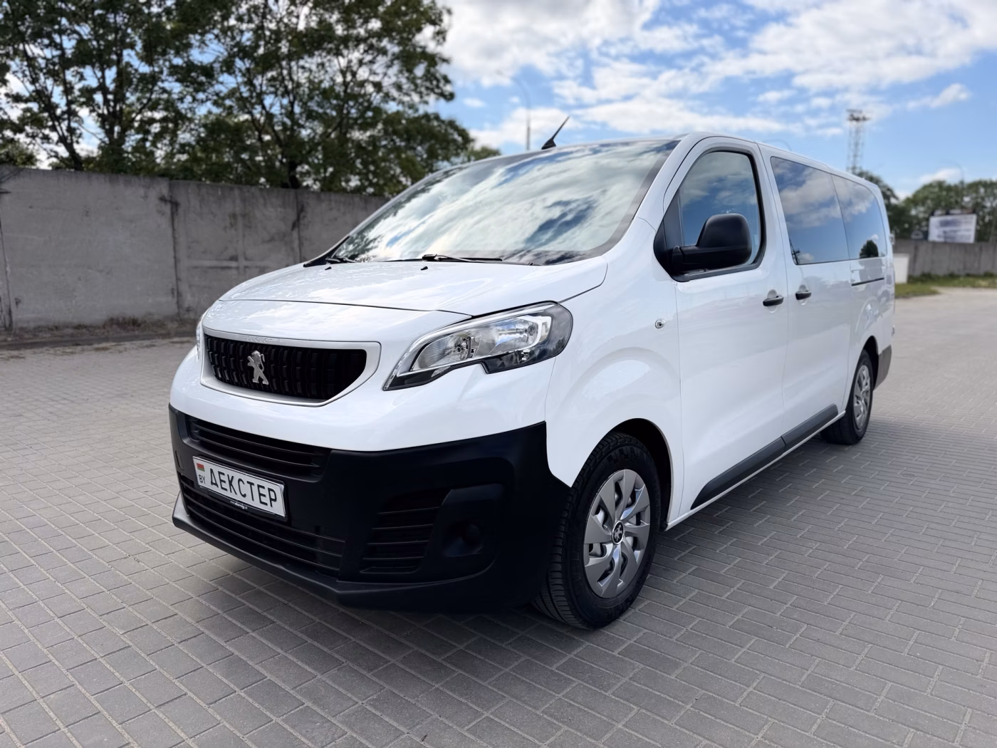 Peugeot Traveller фото 2