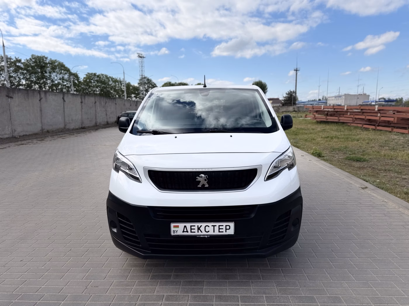 Peugeot Traveller фото 3