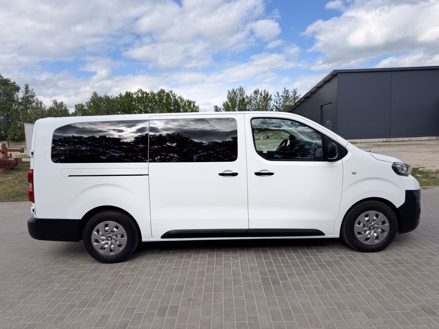 Peugeot Traveller фото 5