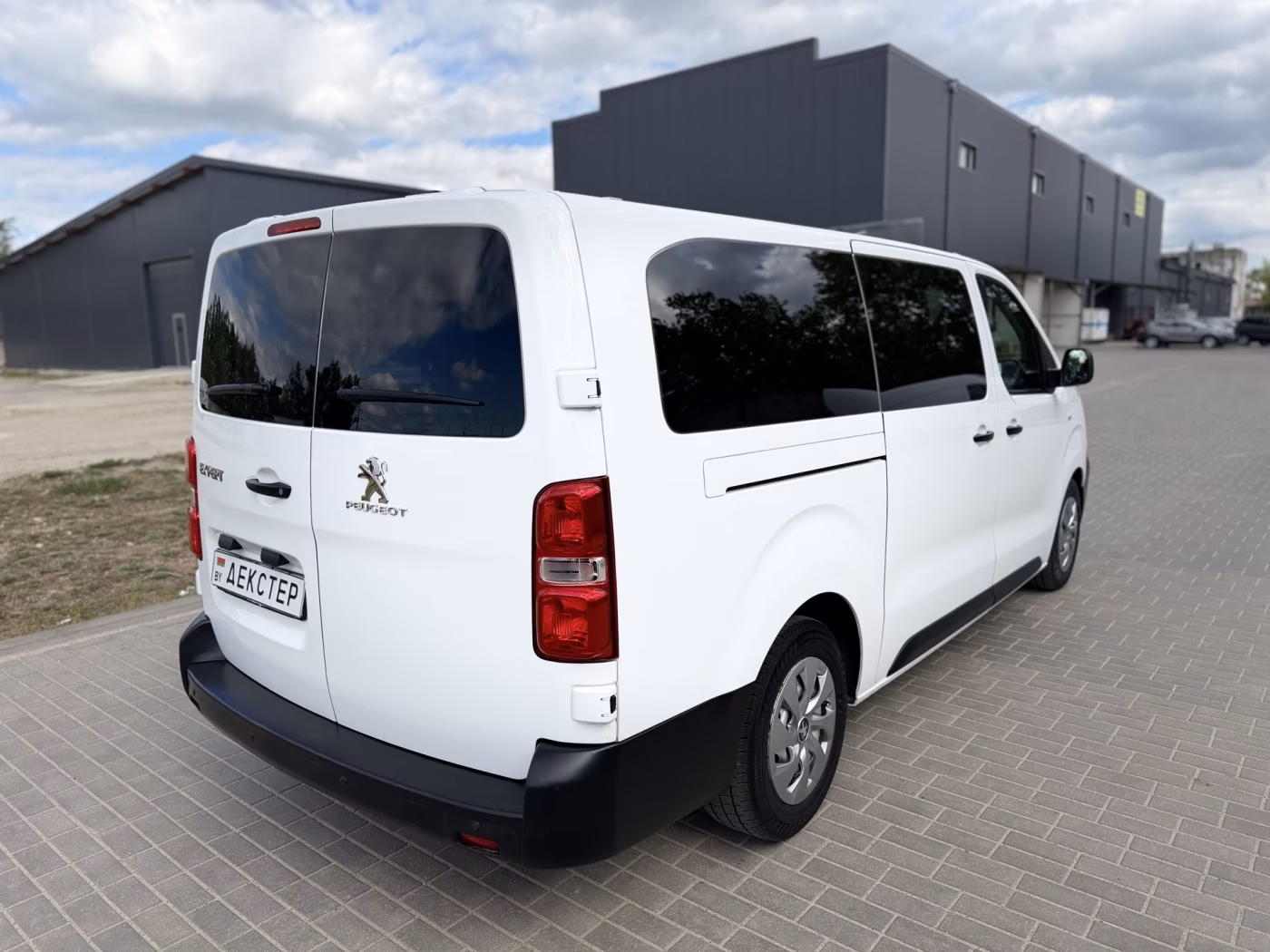 Peugeot Traveller фото 8