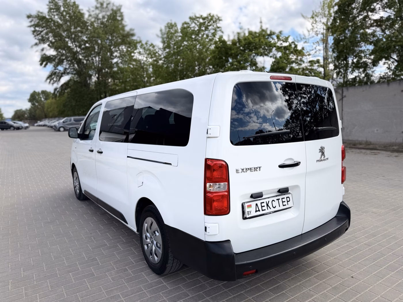Peugeot Traveller фото 9