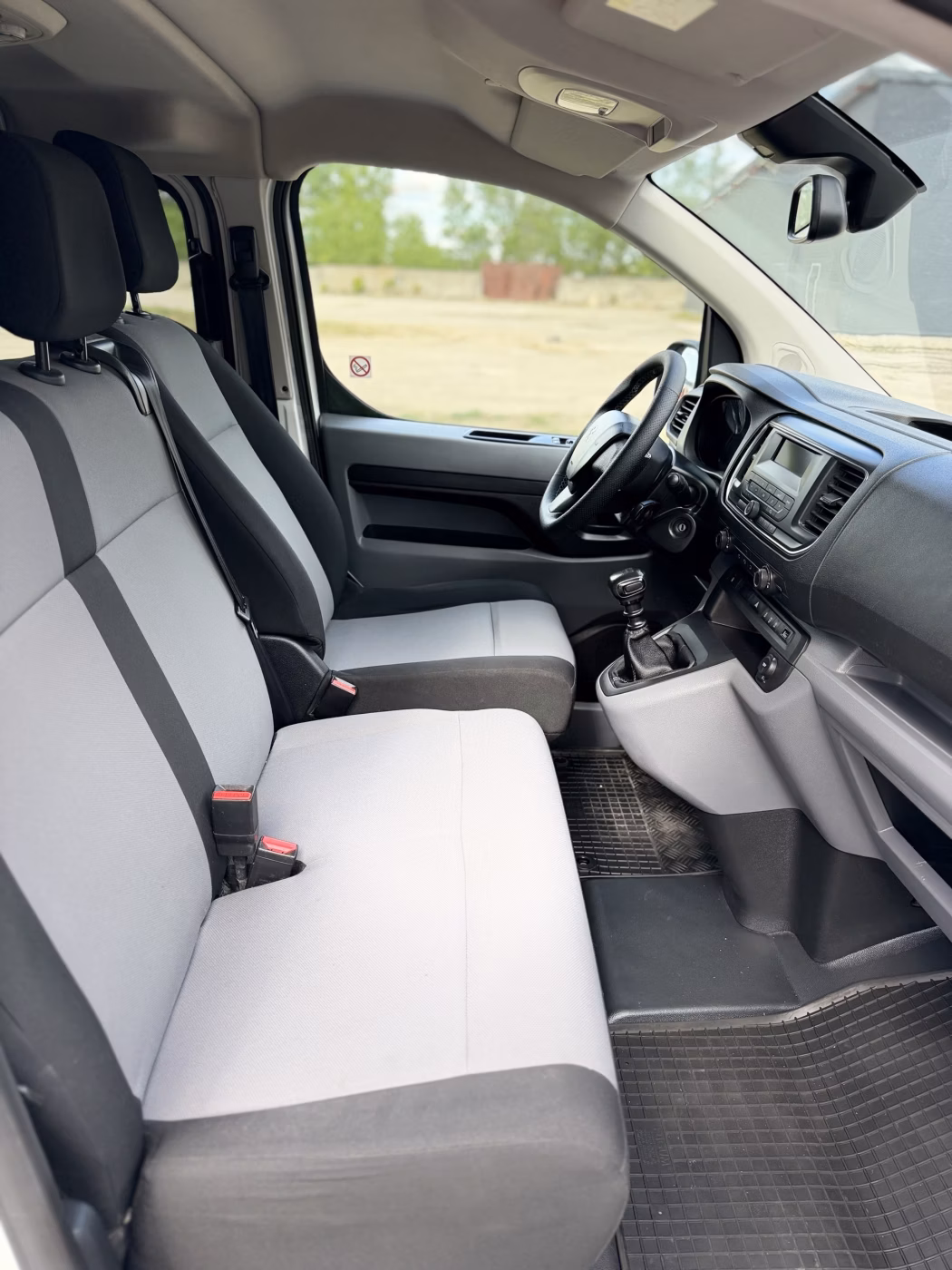 Peugeot Traveller фото 13