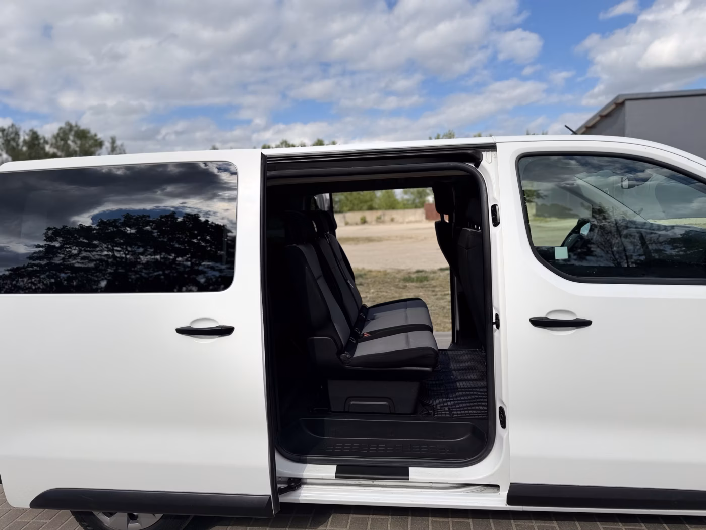 Peugeot Traveller фото 6
