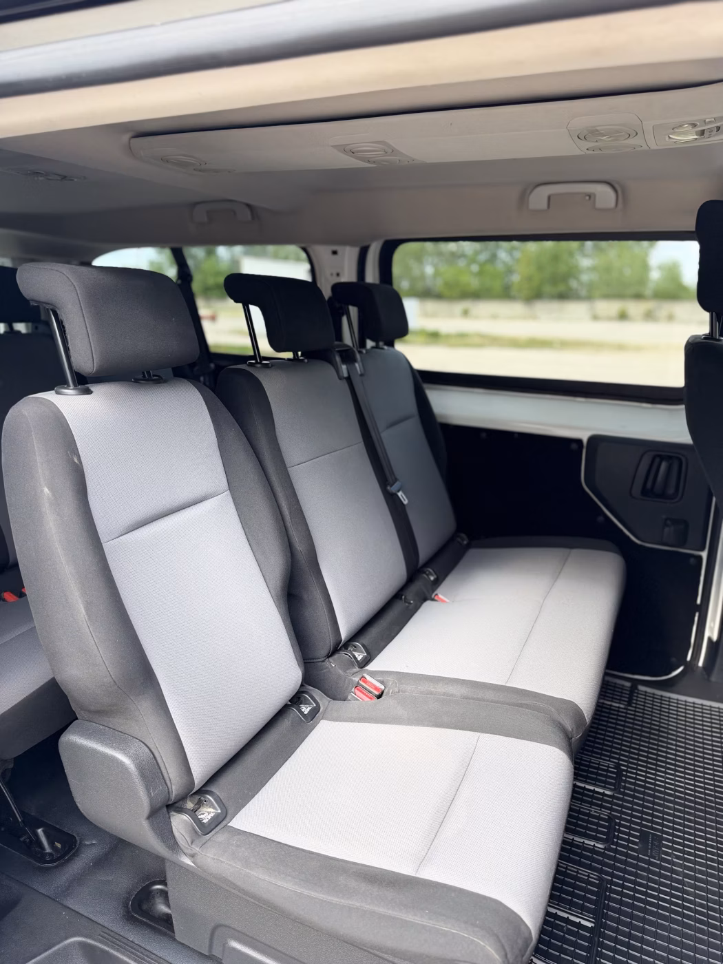 Peugeot Traveller фото 15