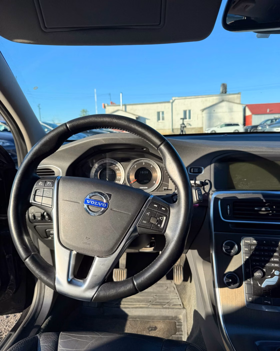 Volvo V60 фото 10