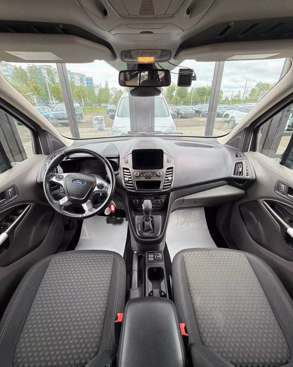 Ford Tourneo Connect фото 7