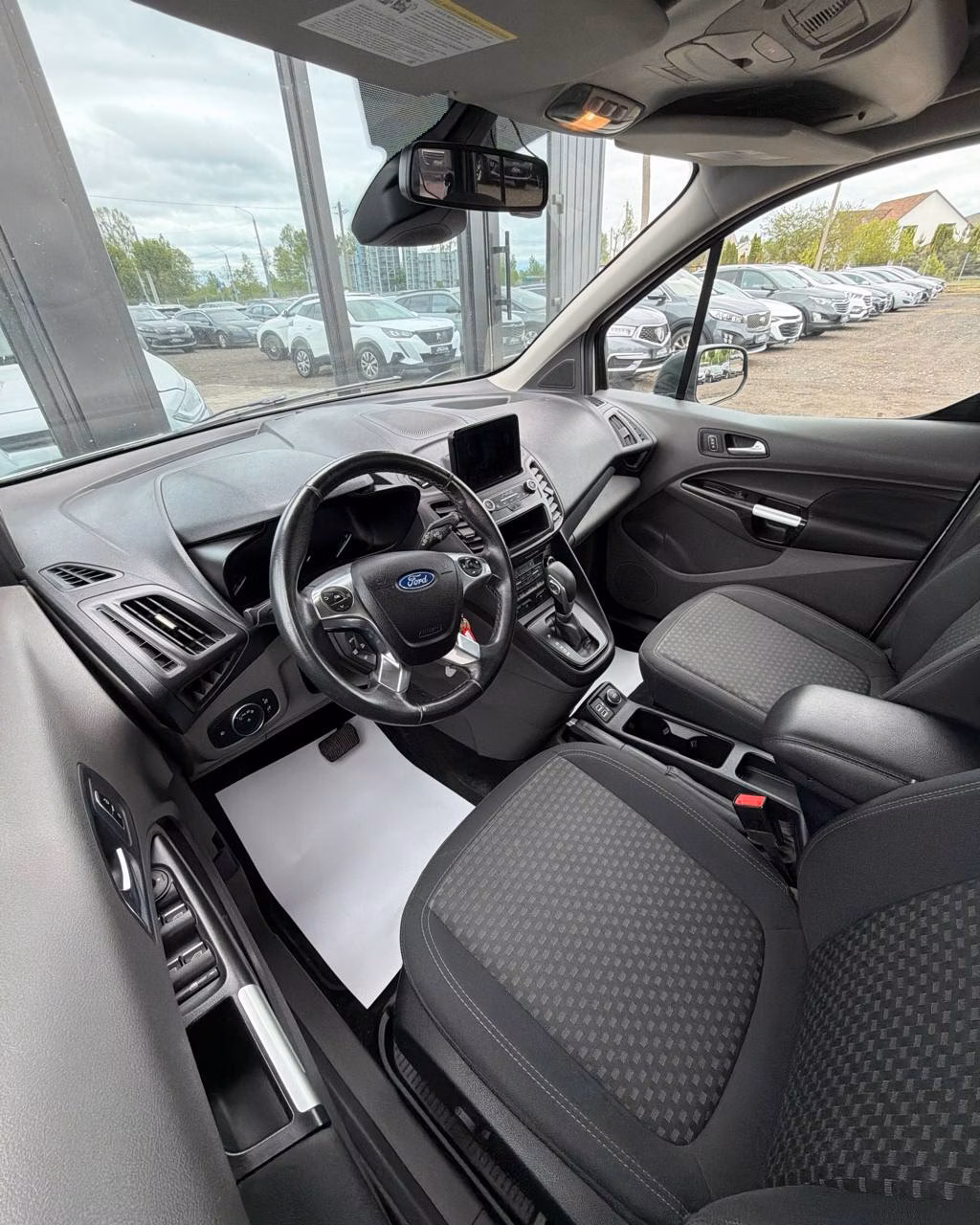 Ford Tourneo Connect фото 8
