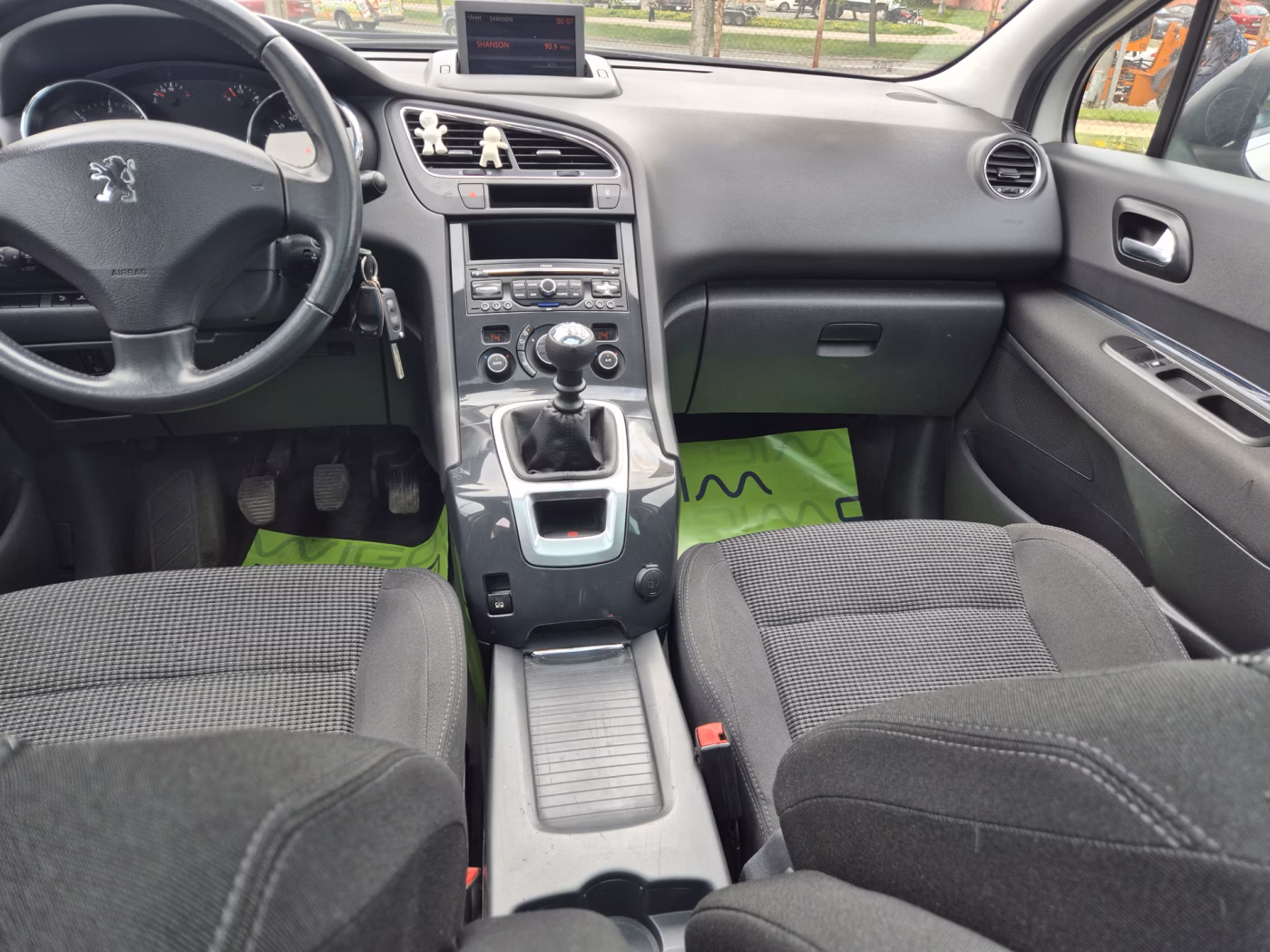 Peugeot 5008 фото 12