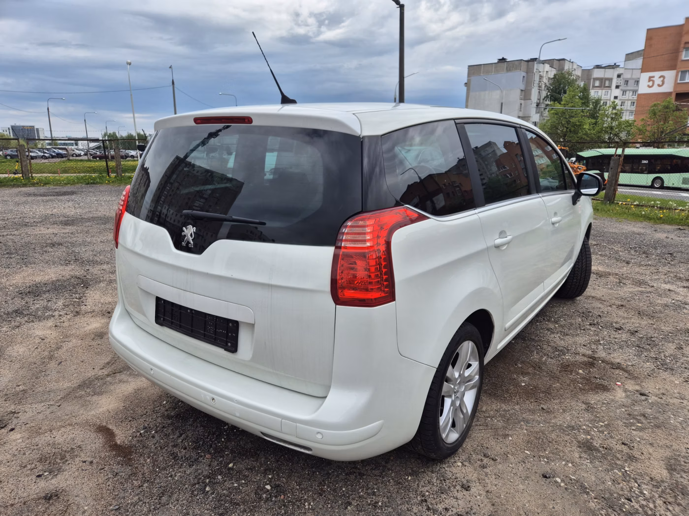 Peugeot 5008 фото 3