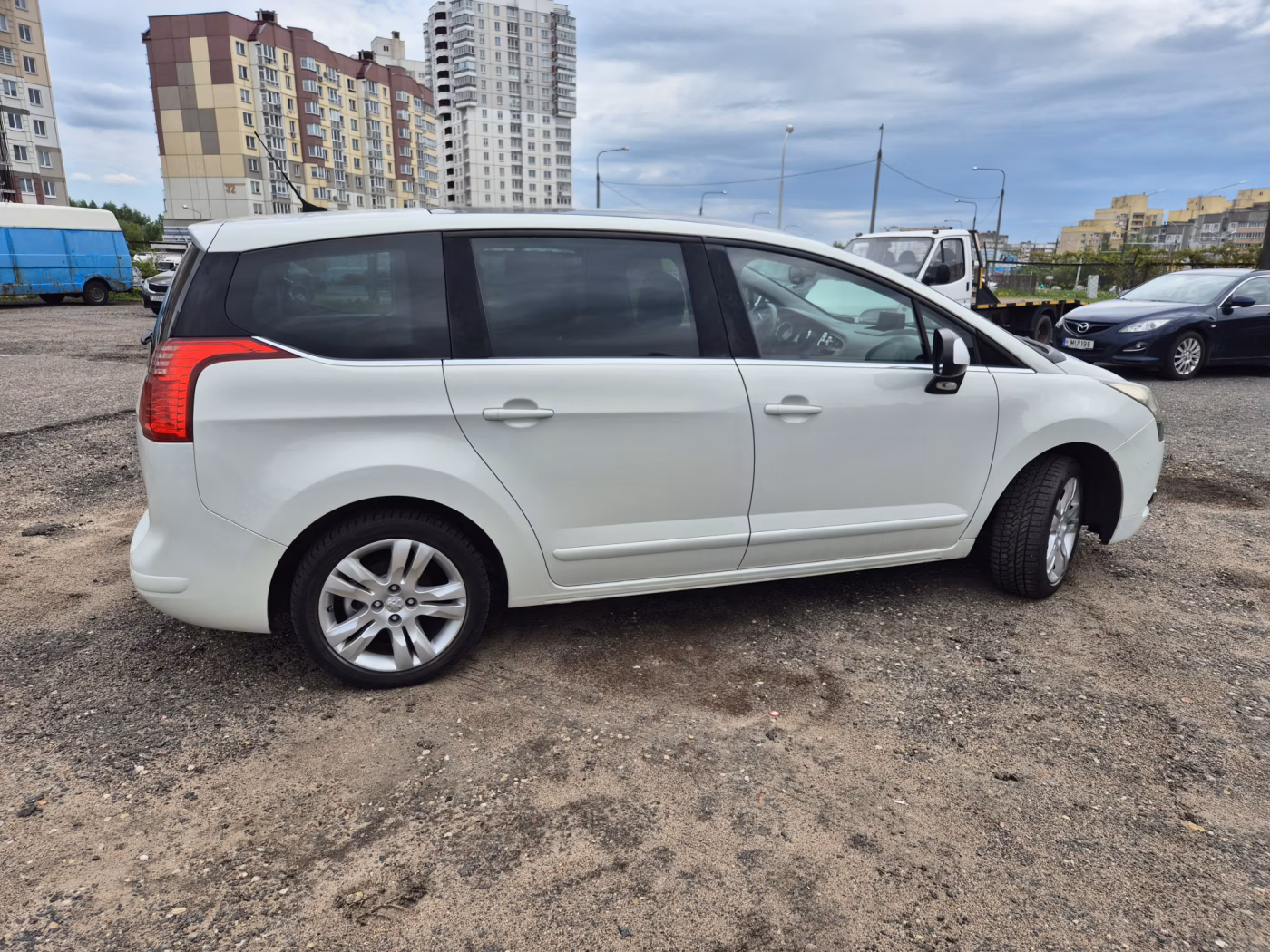 Peugeot 5008 фото 2