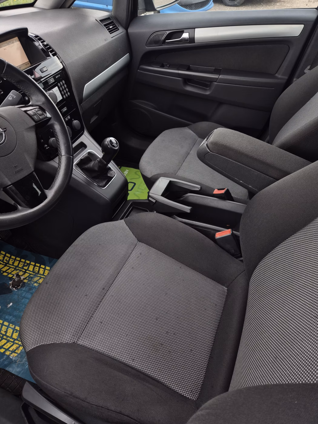Opel Zafira фото 8